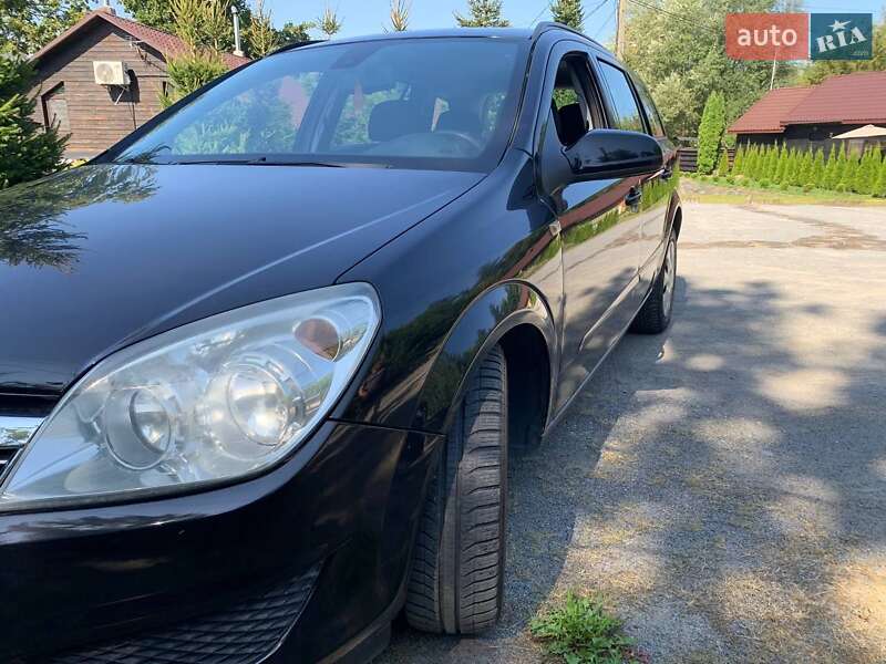 Универсал Opel Astra 2008 в Ровно