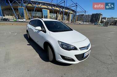 Универсал Opel Astra 2013 в 