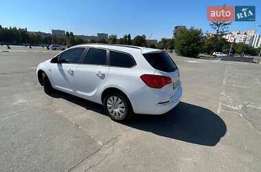 Универсал Opel Astra 2013 в 