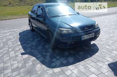 Седан Opel Astra 2002 в Рівному