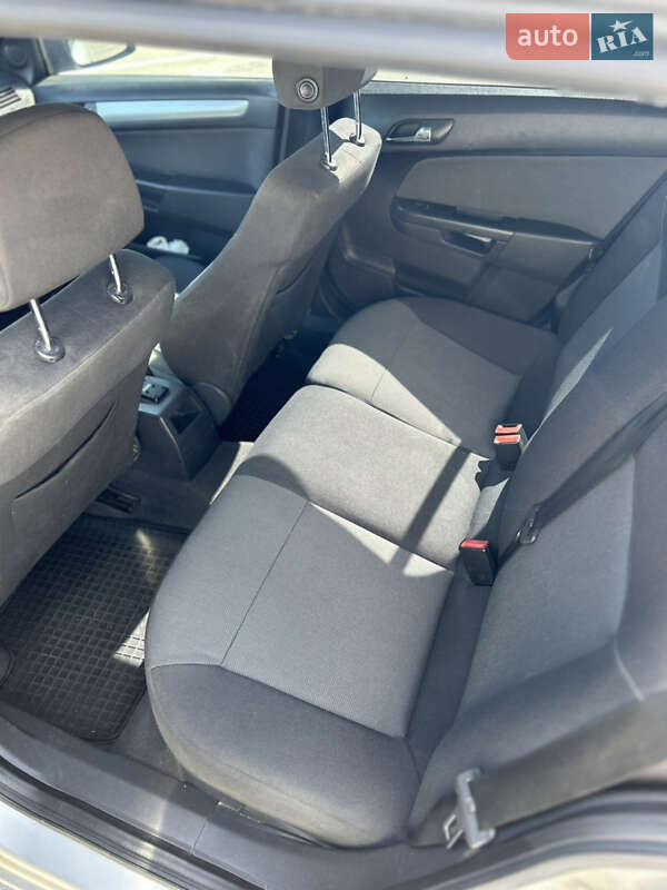 Универсал Opel Astra 2006 в Киеве