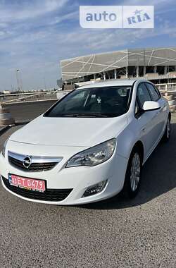 Opel Astra 2011