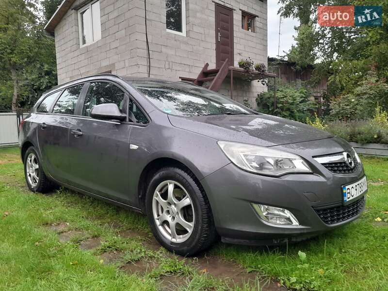 Универсал Opel Astra 2010 в Самборе