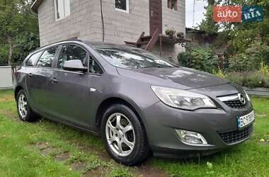 Универсал Opel Astra 2010 в Самборе