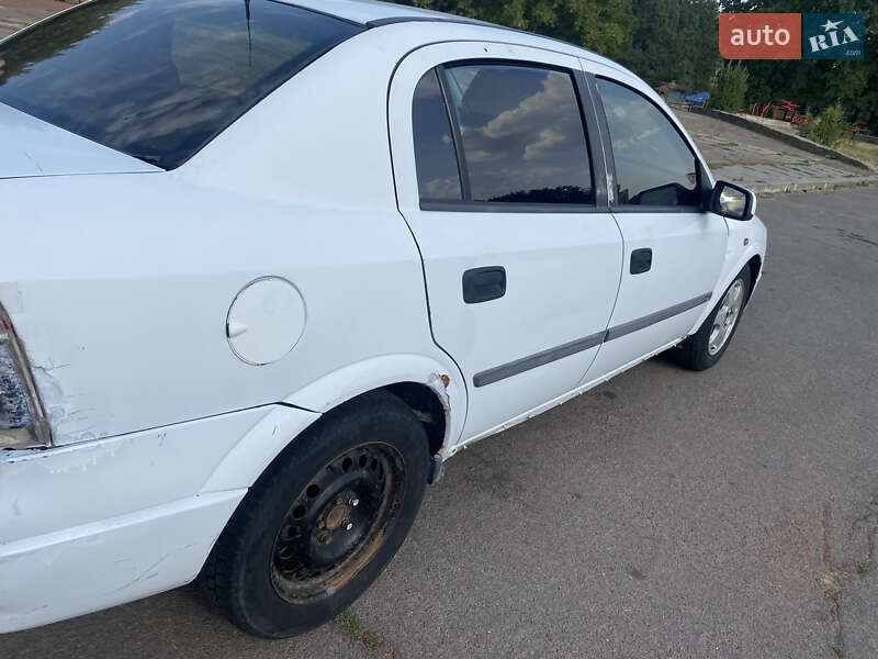 Седан Opel Astra 2000 в Ровно