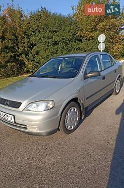 Седан Opel Astra 2006 в 
