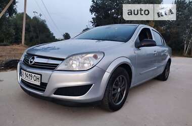 Седан Opel Astra 2008 в Каневі