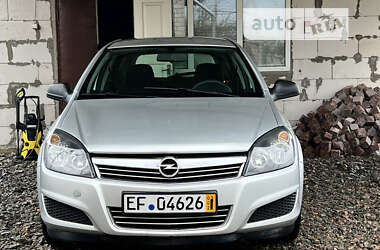 Универсал Opel Astra 2012 в Первомайске