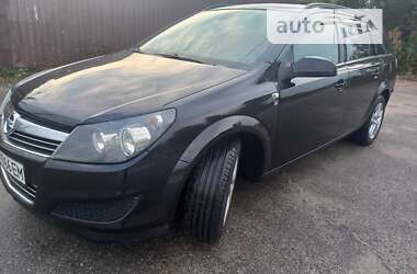 Универсал Opel Astra 2010 в Буче