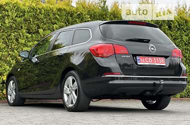 Универсал Opel Astra 2013 в Стрые