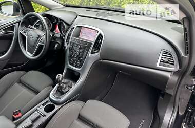 Универсал Opel Astra 2013 в Стрые