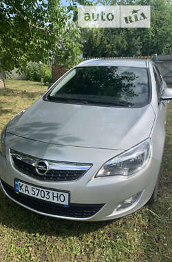 Opel Astra 2011