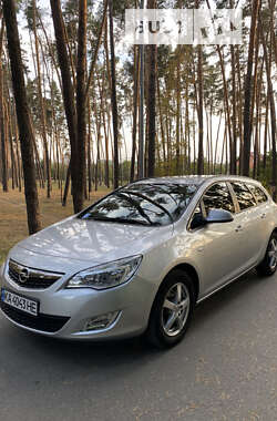 Универсал Opel Astra 2011 в Киеве