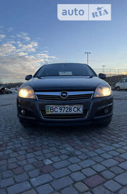 Седан Opel Astra 2011 в Львове