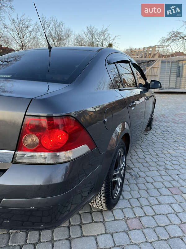 Седан Opel Astra 2011 в Львове