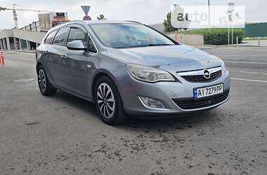 Універсал Opel Astra 2011 в Києві