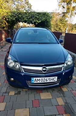 Універсал Opel Astra 2010 в Звягелі