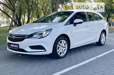 Універсал Opel Astra 2017 в Києві