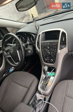 Универсал Opel Astra 2011 в 