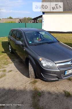 Універсал Opel Astra 2010 в Сарнах