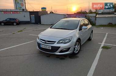 Хэтчбек Opel Astra 2014 в 