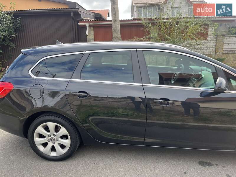 Универсал Opel Astra 2015 в Ивано-Франковске