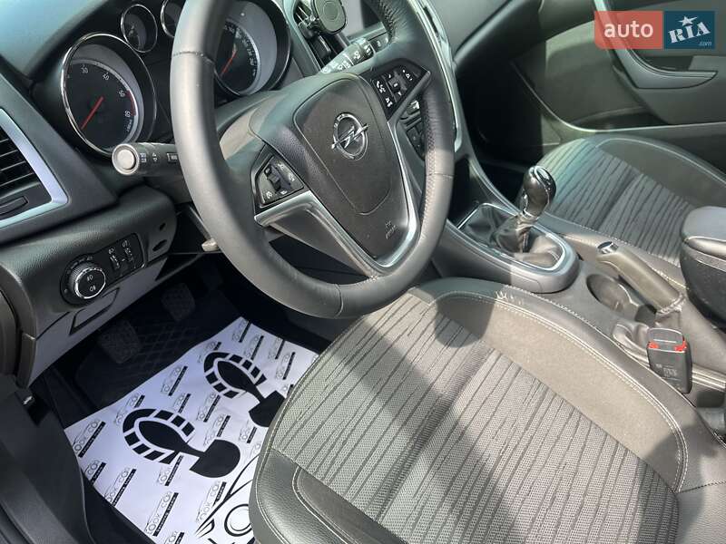 Универсал Opel Astra 2015 в Ивано-Франковске