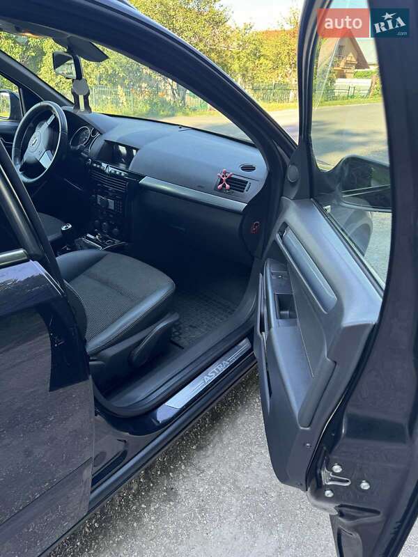 Универсал Opel Astra 2010 в Тернополе