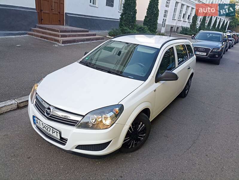 Универсал Opel Astra 2010 в Белой Церкви