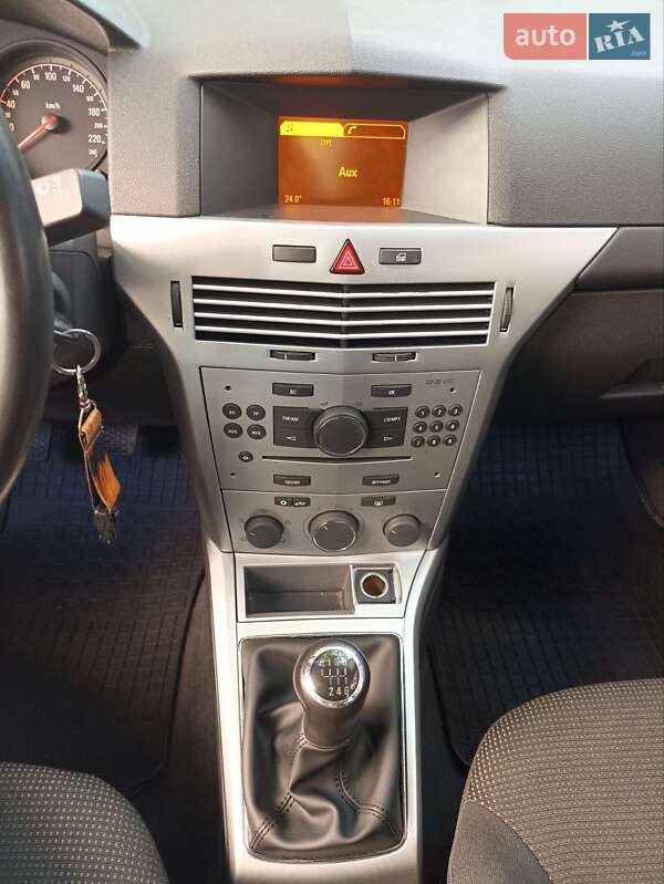 Универсал Opel Astra 2010 в Белой Церкви