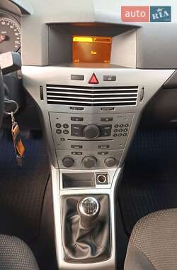 Универсал Opel Astra 2010 в 