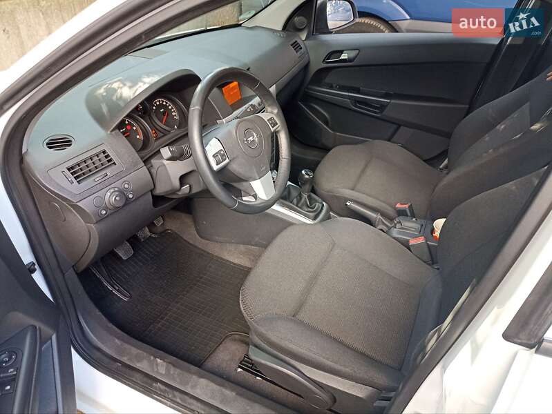 Универсал Opel Astra 2010 в Белой Церкви