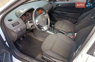 Универсал Opel Astra 2010 в 