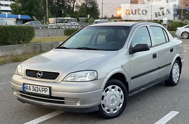 Седан Opel Astra 2007 в Ахтырке