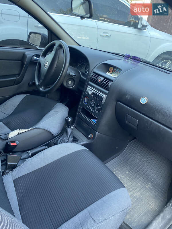 Седан Opel Astra 2008 в Городке