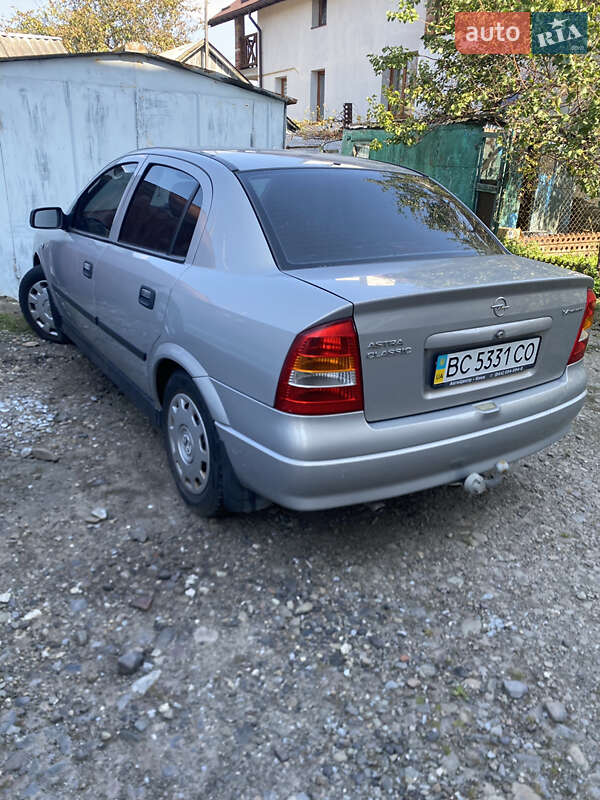 Седан Opel Astra 2008 в Городке