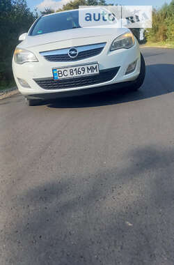 Універсал Opel Astra 2012 в Львові