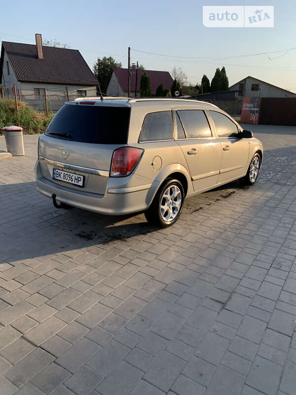 Универсал Opel Astra 2005 в 