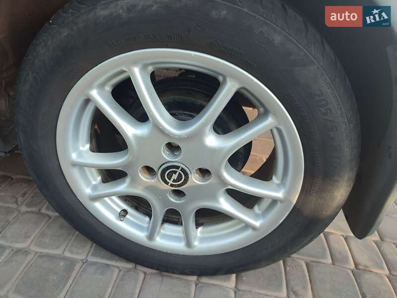 Хэтчбек Opel Astra 2006 в Кривом Роге