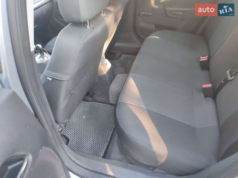 Хэтчбек Opel Astra 2006 в Кривом Роге