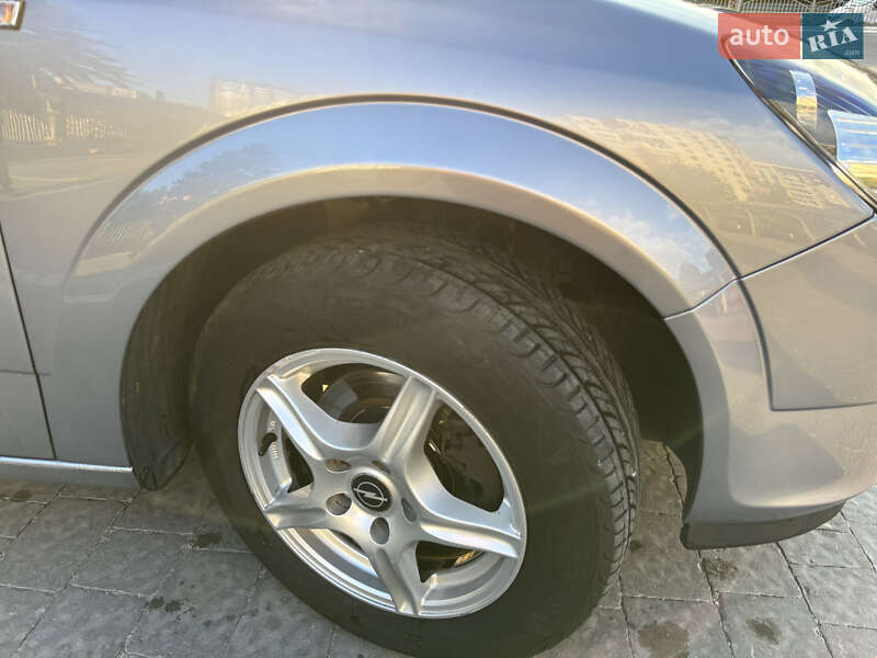 Универсал Opel Astra 2005 в Тернополе