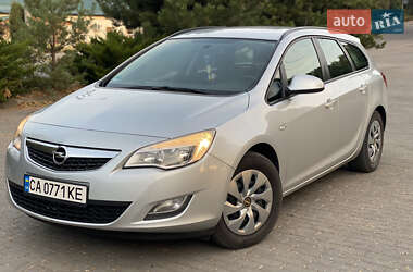 Универсал Opel Astra 2012 в Каменке