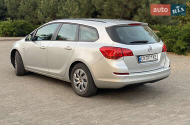 Универсал Opel Astra 2012 в Каменке