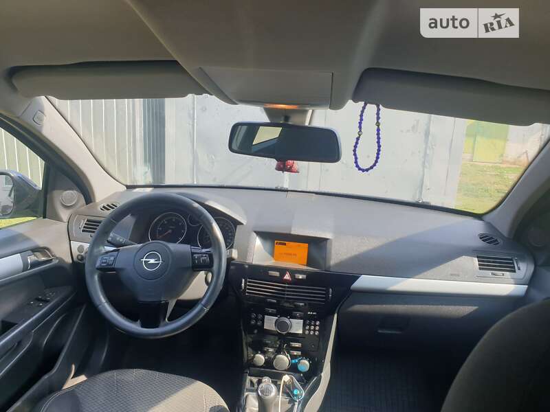 Универсал Opel Astra 2010 в Киеве