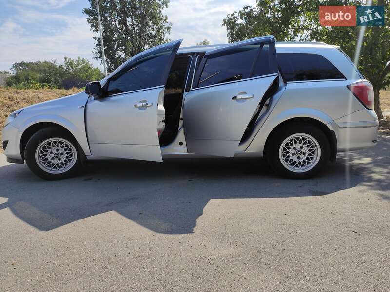 Универсал Opel Astra 2011 в Вапнярке