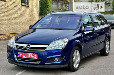 Універсал Opel Astra 2008 в Рівному