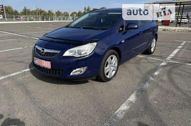 Універсал Opel Astra 2011 в Києві