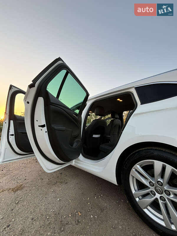 Універсал Opel Astra 2019 в Дніпрі