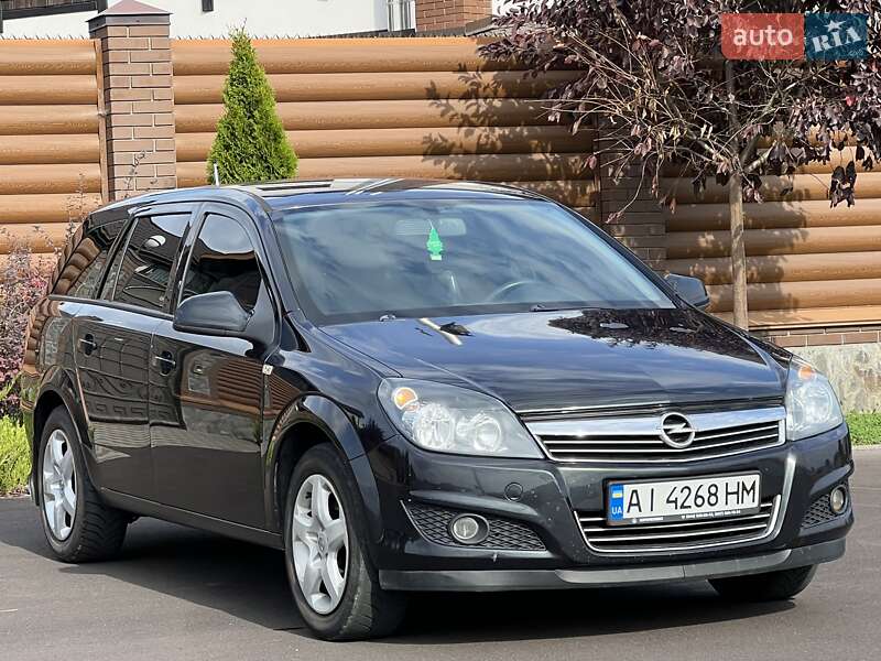 Универсал Opel Astra 2013 в Киеве