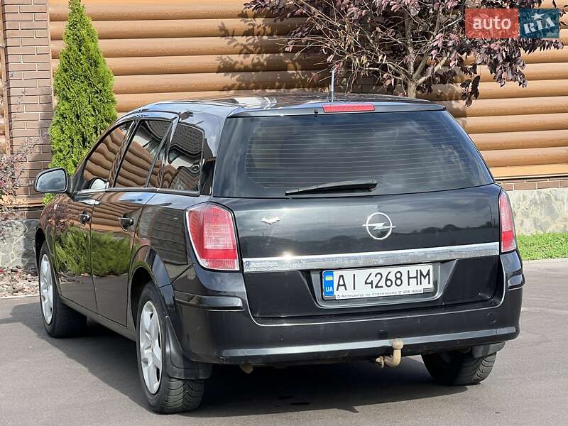 Универсал Opel Astra 2013 в Киеве